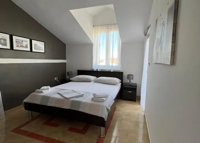 With Parking Space - 23049 Apartment *