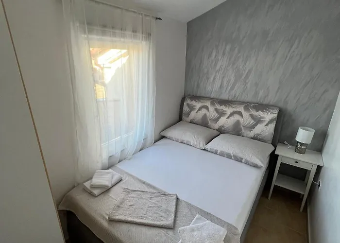 With Parking Space - 23049 Apartment *