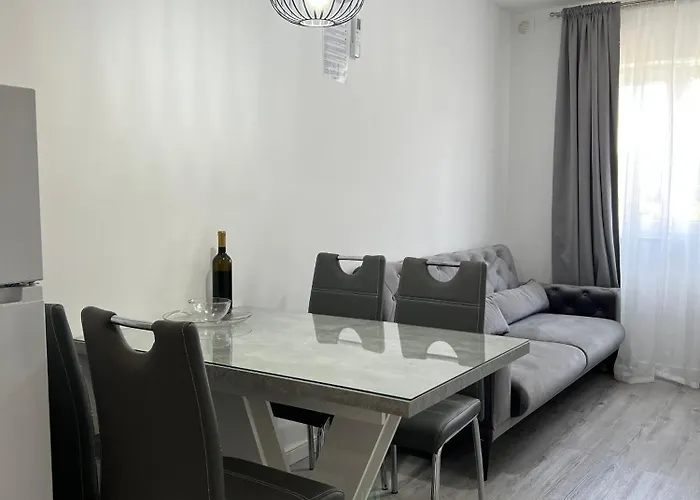 Apartment With Parking Space - 23049 Medulin