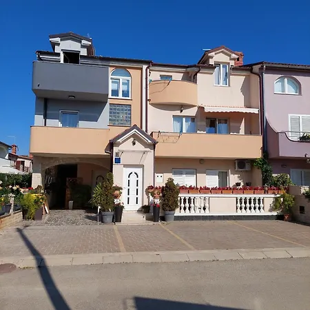 Apartment With A Parking Space - 23049 Medulin